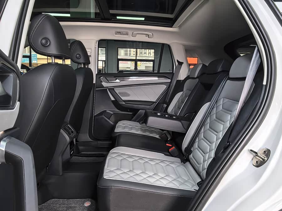 Tayron 2023 280TSI 2WD Luxury Plus Advanced - zdjęcie 10