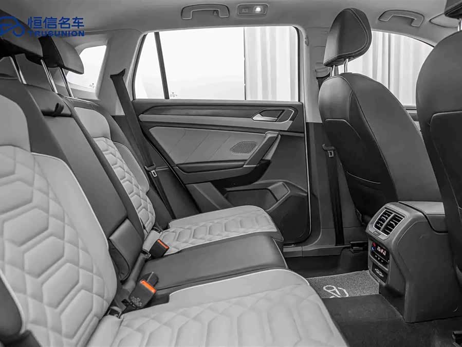Tayron 2024 330TSI 2WD Luxury Plus - zdjęcie 16