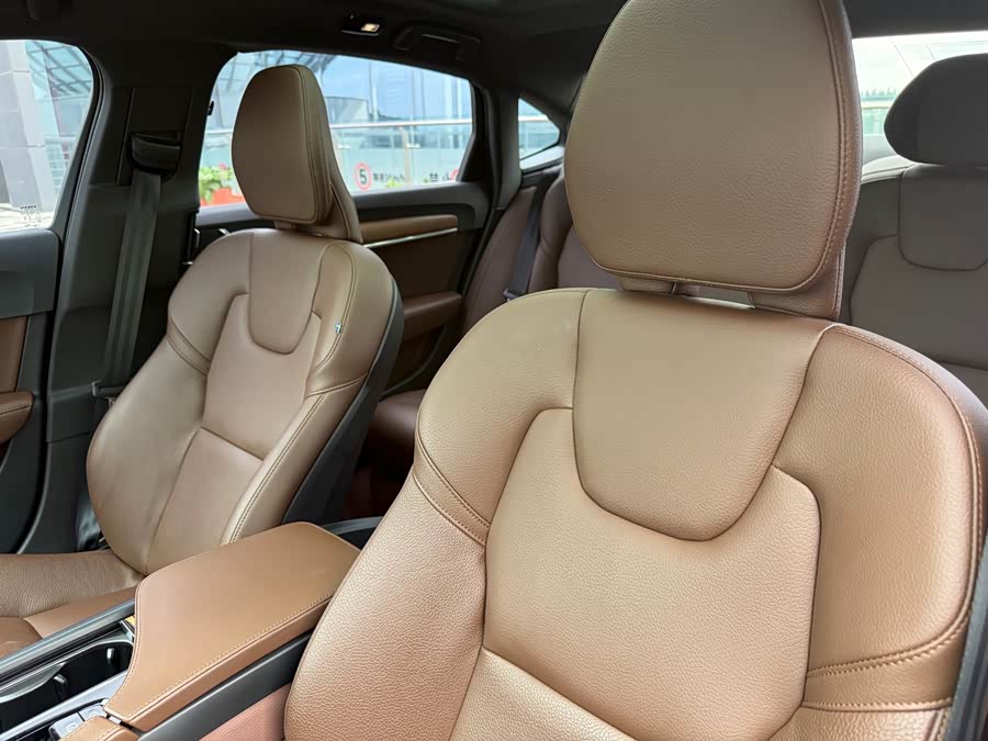 Volvo S90 2023 B5 Intelligent Luxury - zdjęcie 15