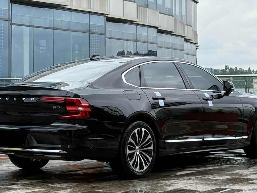 Volvo S90 2023 B5 Intelligent Luxury - zdjęcie 4