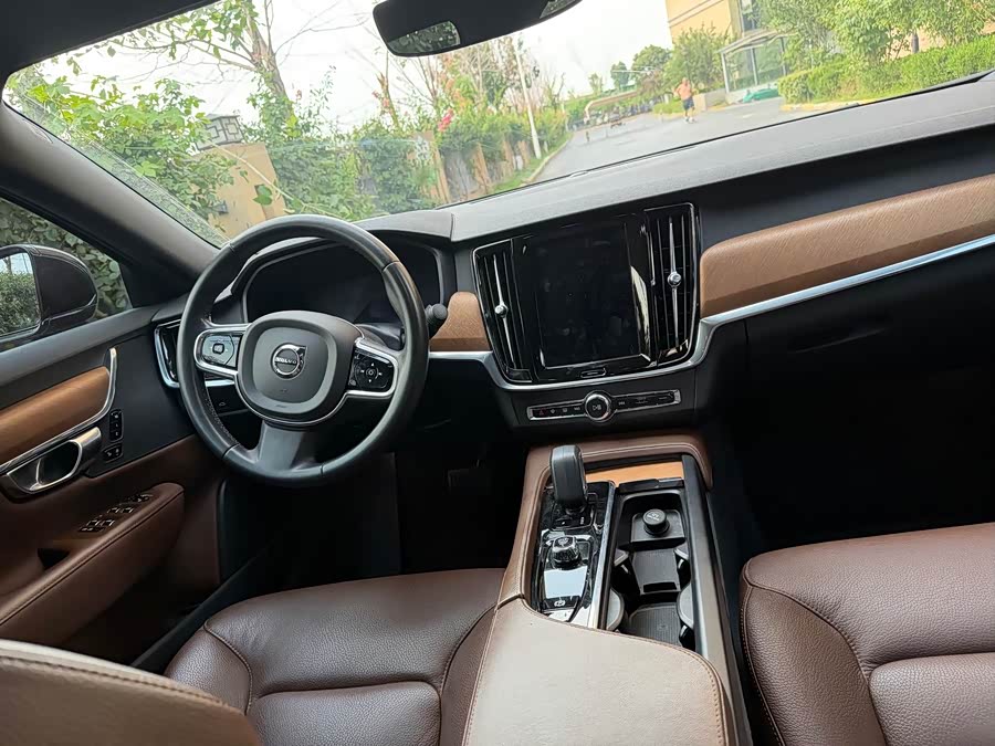 Volvo S90 2023 B5 Intelligent Luxury - zdjęcie 4