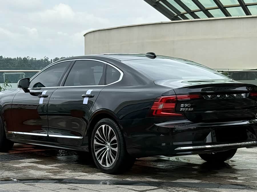 Volvo S90 2023 B5 Intelligent Luxury - zdjęcie 6