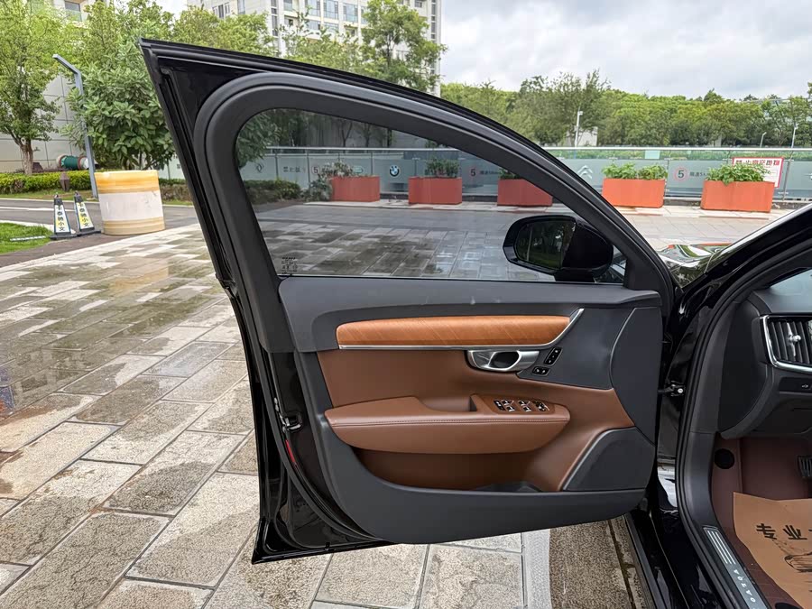 Volvo S90 2023 B5 Intelligent Luxury - zdjęcie 10