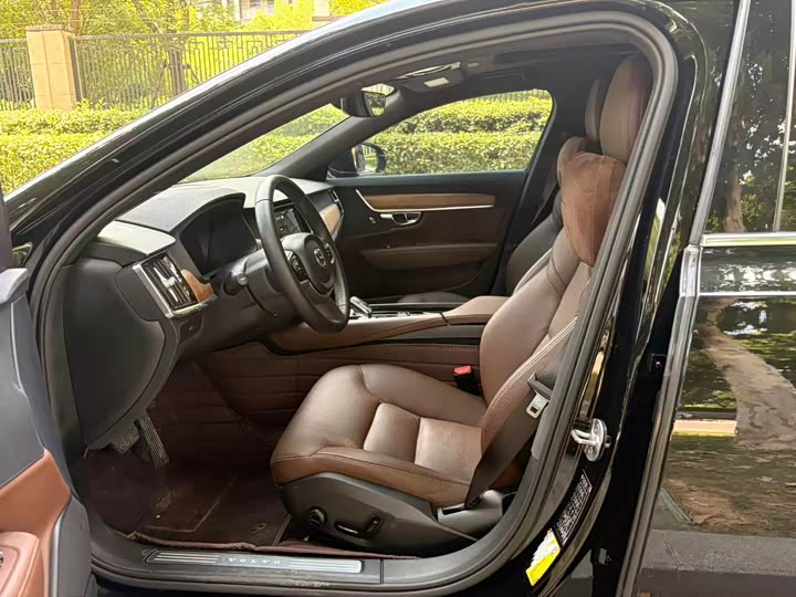 Volvo S90 2024 B5 Intelligent Luxury Edition - zdjęcie 17