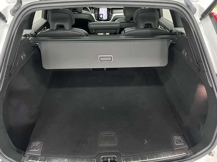 Volvo XC60 2024 B5 4WD Fjord Edition - zdjęcie 14