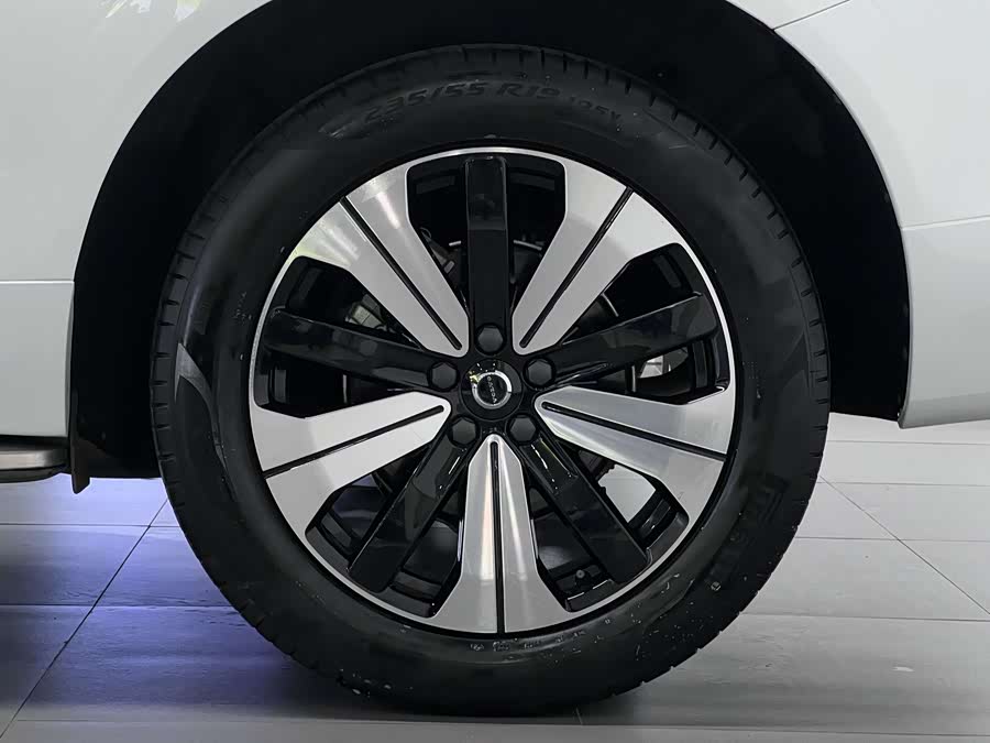 Volvo XC60 2024 B5 4WD Fjord Edition - zdjęcie 15