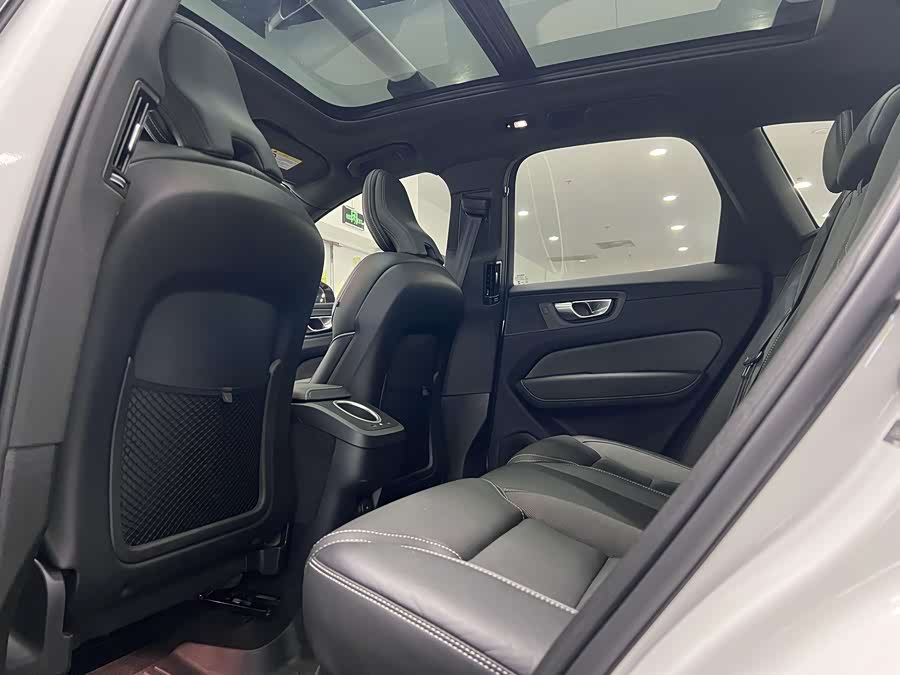 Volvo XC60 2024 B5 4WD Fjord Edition - zdjęcie 17