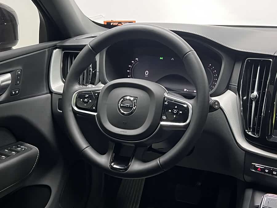 Volvo XC60 2024 B5 4WD Fjord Edition - zdjęcie 20