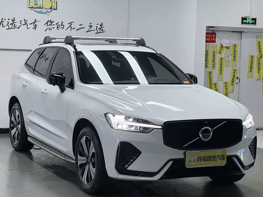 Volvo XC60 2024 B5 4WD Fjord Edition - zdjęcie 4