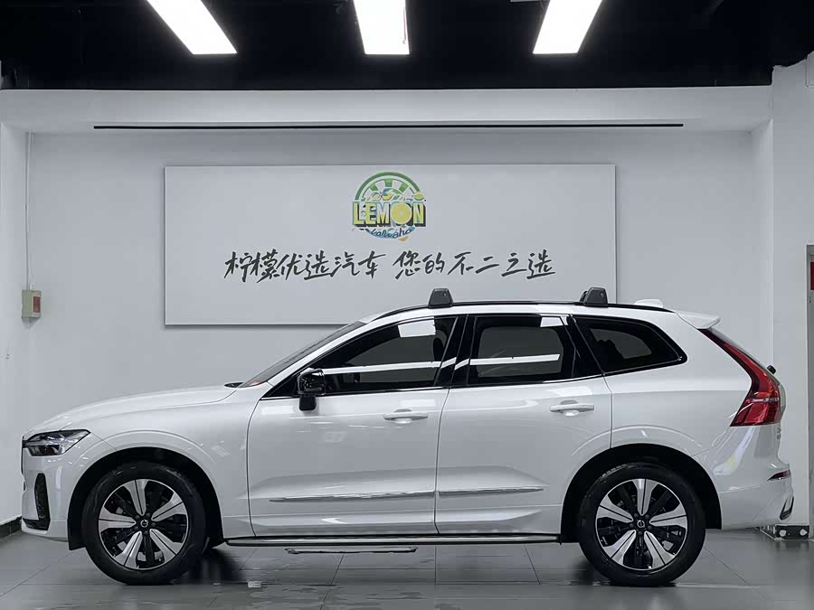 Volvo XC60 2024 B5 4WD Fjord Edition - zdjęcie 5