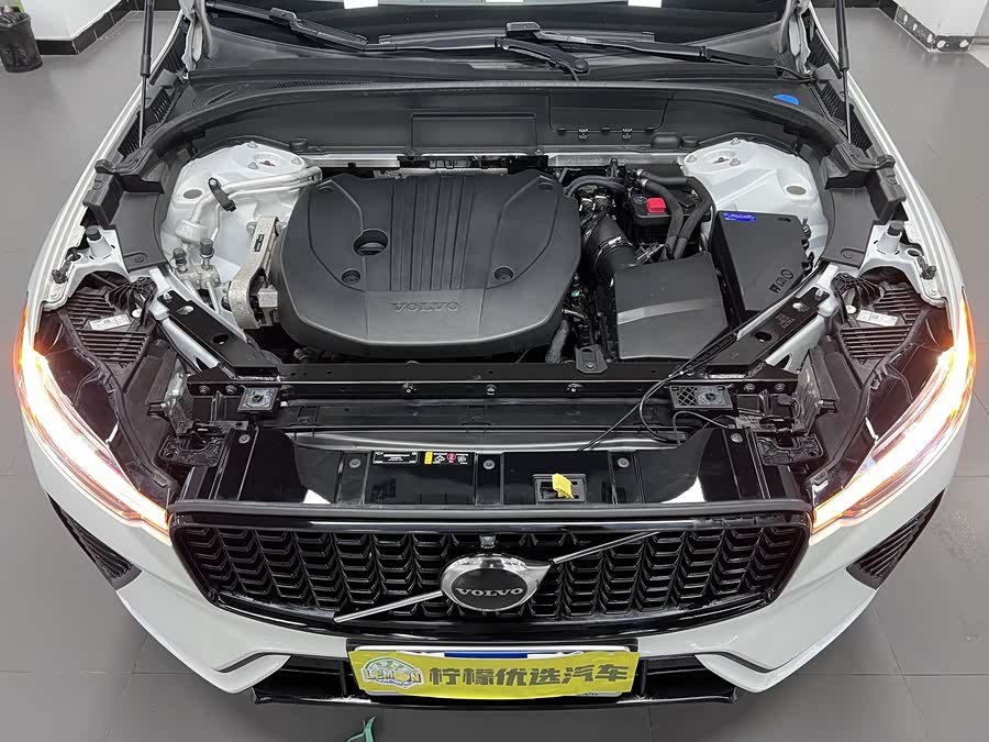 Volvo XC60 2024 B5 4WD Fjord Edition - zdjęcie 9