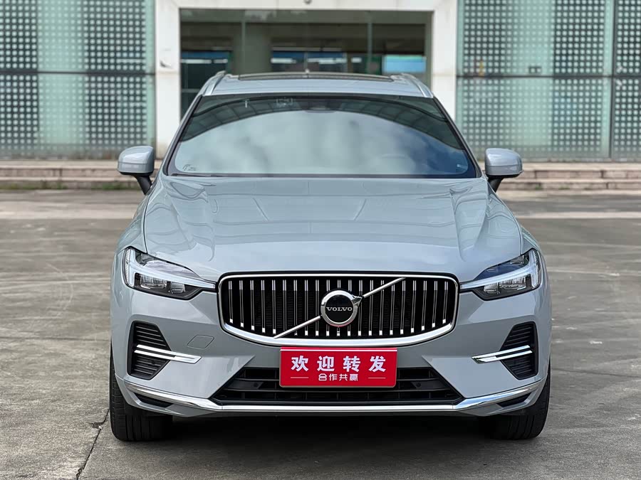 Volvo XC60 2024 B5 AWD Intelligent Luxury Edition - zdjęcie 2