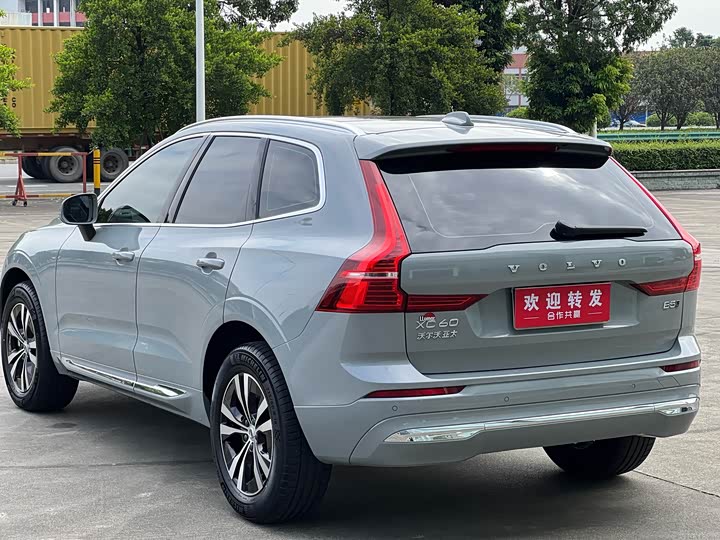 Volvo XC60 2024 B5 AWD Intelligent Luxury Edition - zdjęcie 15