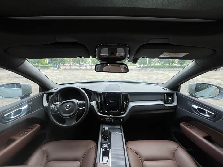 Volvo XC60 2024 B5 AWD Intelligent Luxury Edition - zdjęcie 17