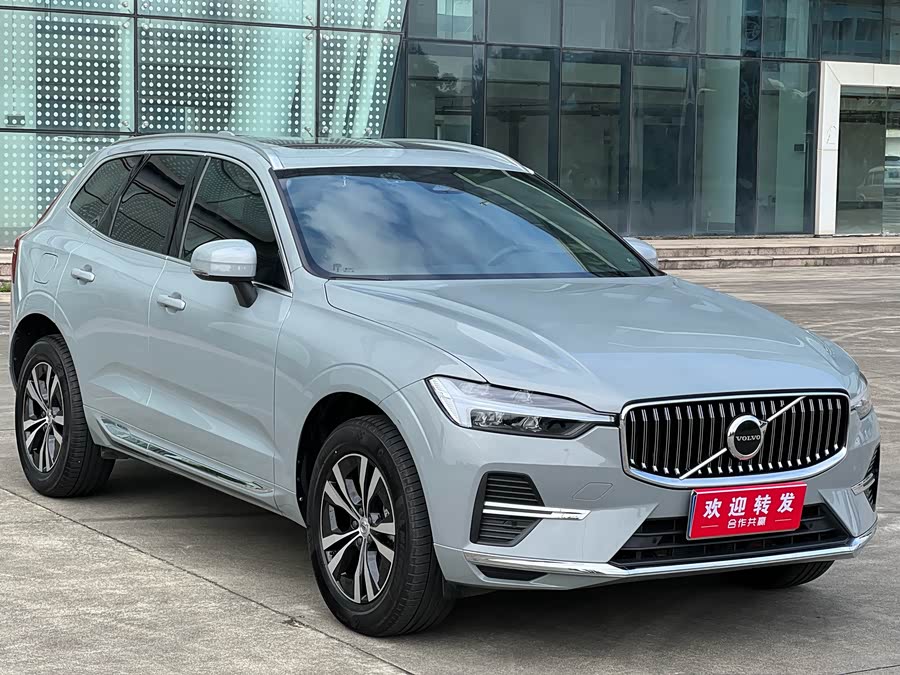 Volvo XC60 2024 B5 AWD Intelligent Luxury Edition - zdjęcie 3