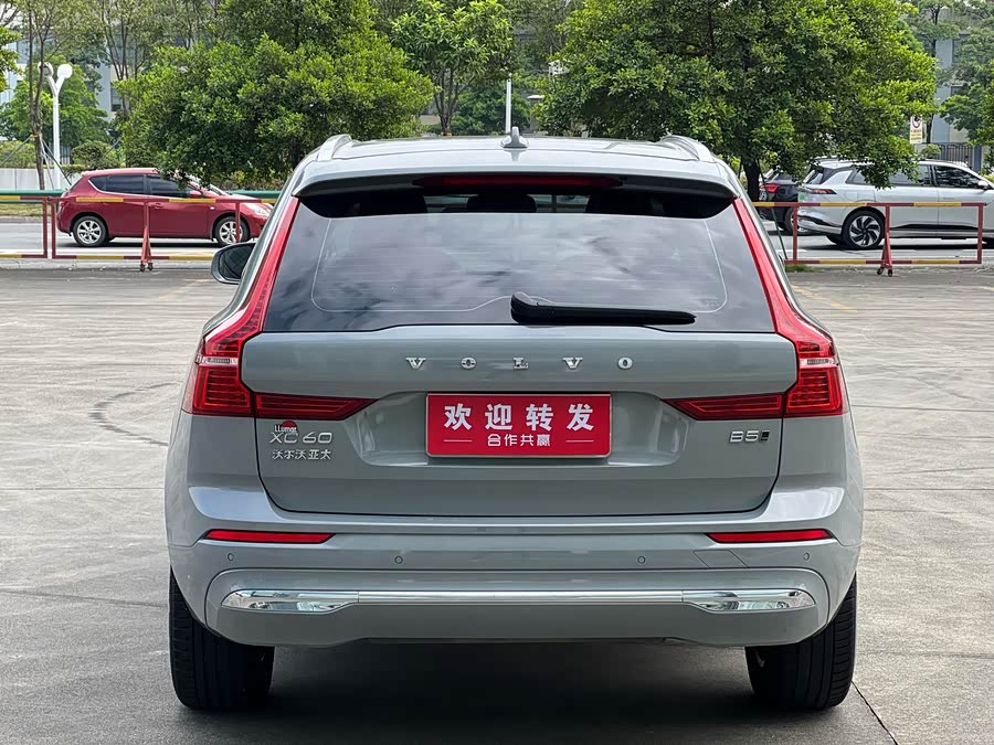 Volvo XC60 2024 B5 AWD Intelligent Luxury Edition - zdjęcie 5