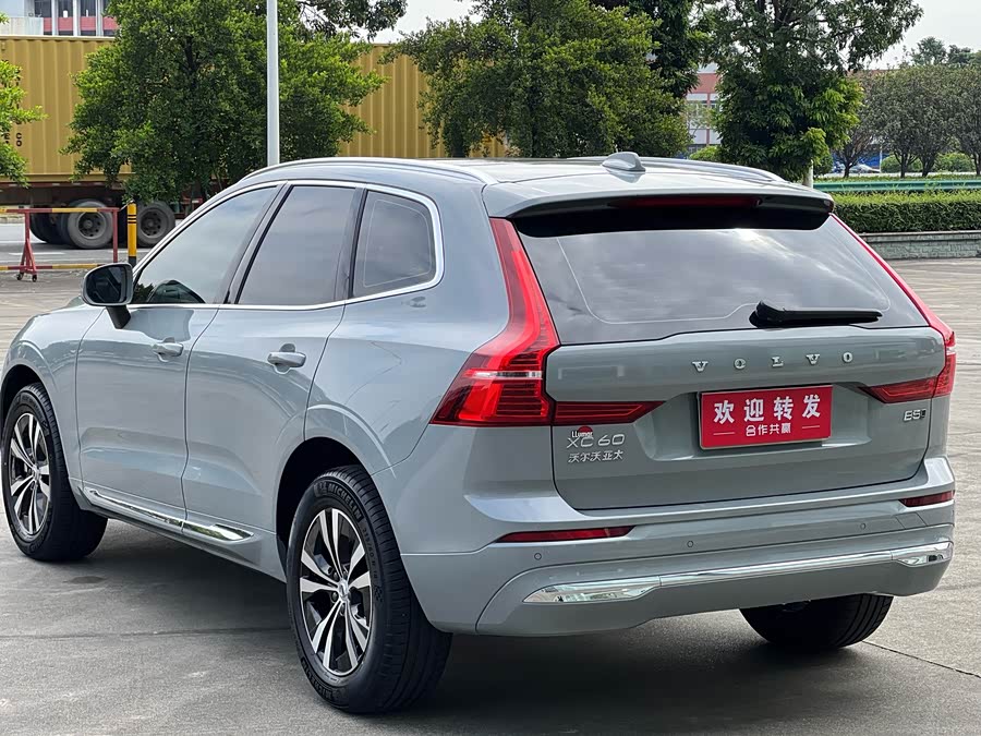 Volvo XC60 2024 B5 AWD Intelligent Luxury Edition - zdjęcie 6