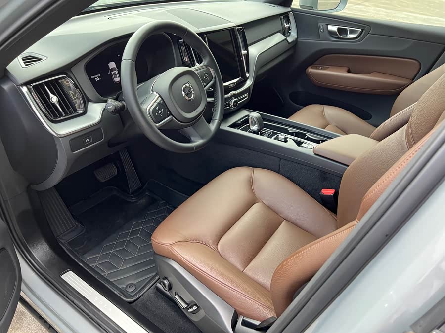 Volvo XC60 2024 B5 AWD Intelligent Luxury Edition - zdjęcie 7