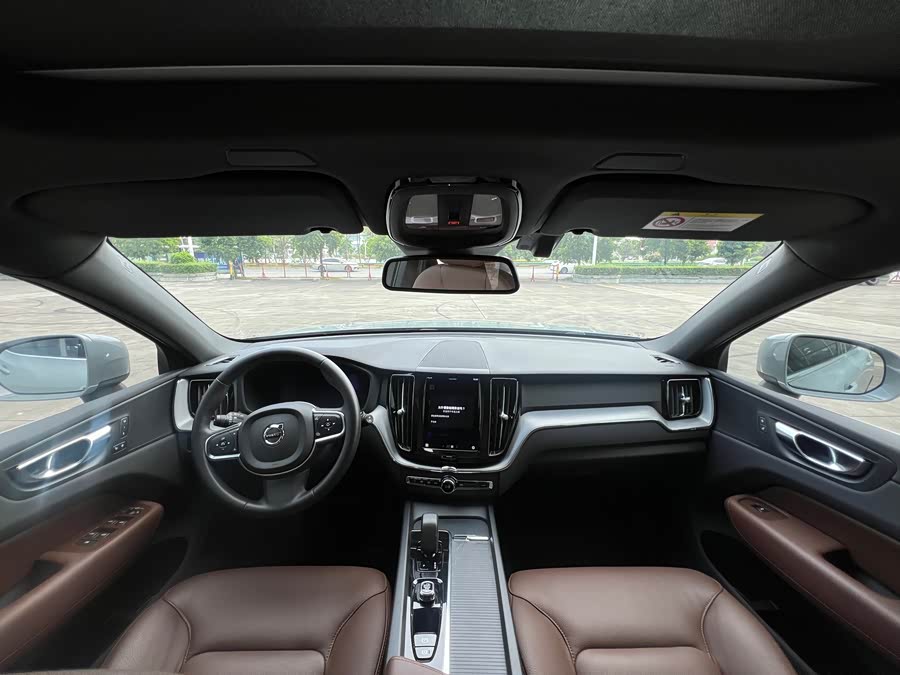 Volvo XC60 2024 B5 AWD Intelligent Luxury Edition - zdjęcie 8