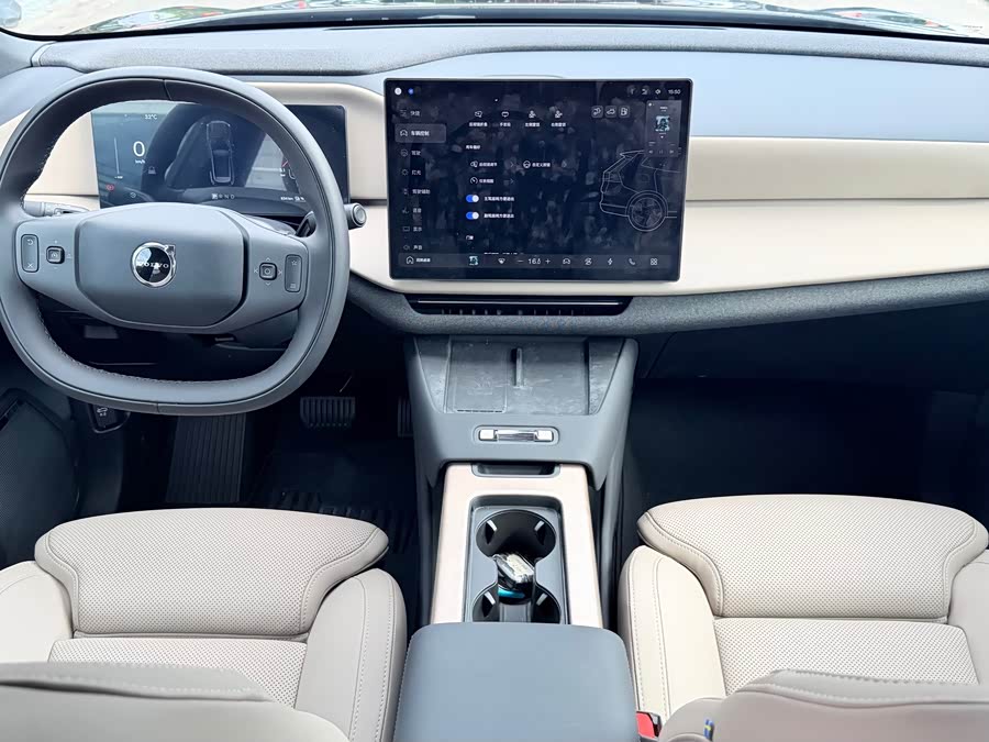 Volvo XC70 PHEV 2026 4WD Long Range Plus - zdjęcie 5