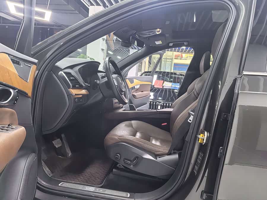 Volvo XC90 2022 B6 Intelligent Luxury Edition 7-Seater - zdjęcie 5