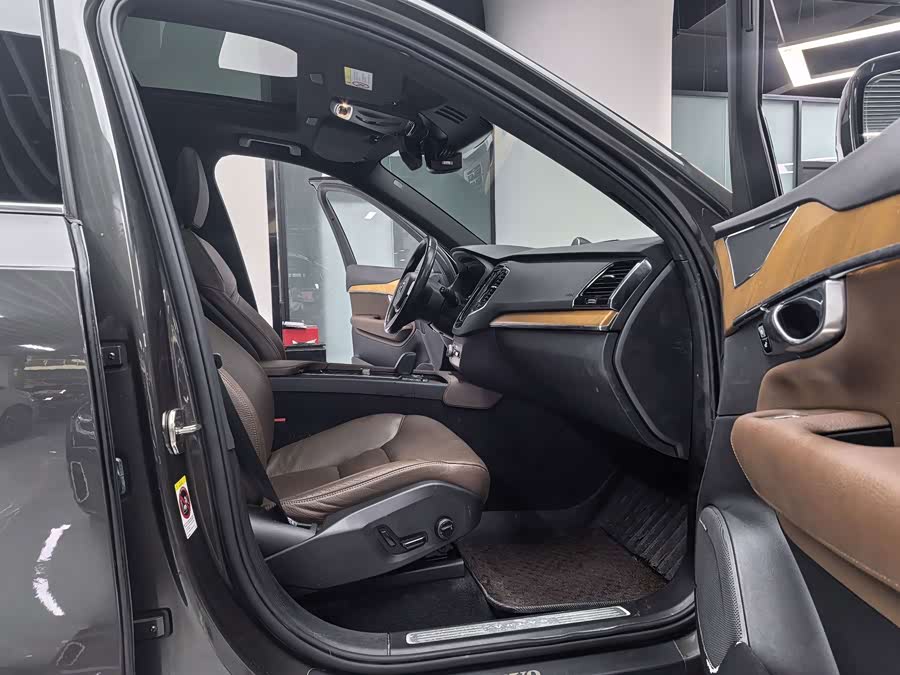Volvo XC90 2022 B6 Intelligent Luxury Edition 7-Seater - zdjęcie 6