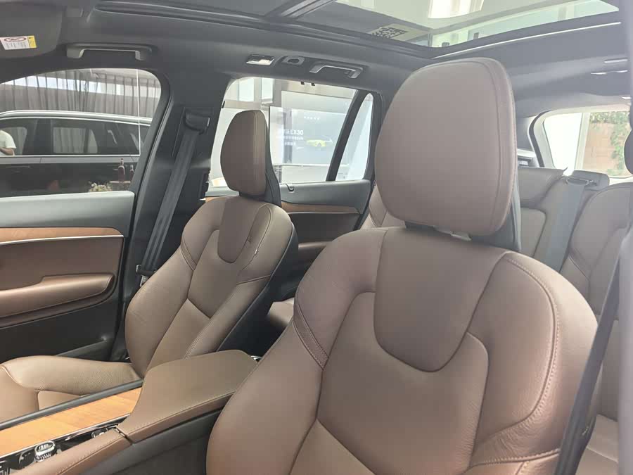 Volvo XC90 2024 B6 Intelligent Luxury 7-Seater - zdjęcie 6