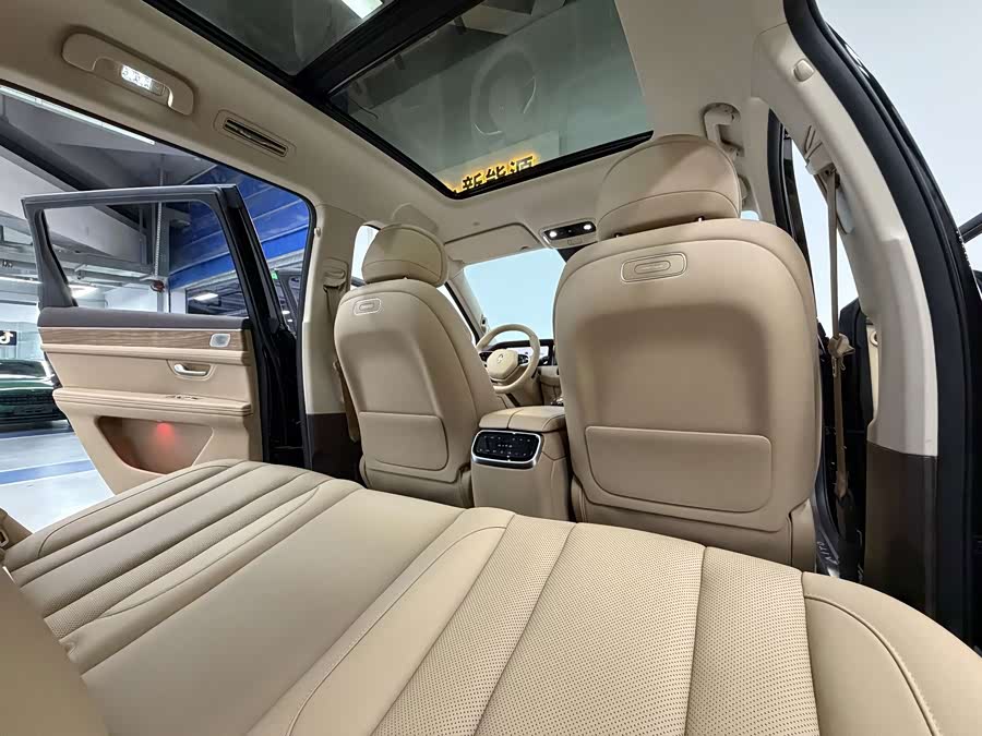 Wenjie M7 2024 1.5T Smart Drive 4WD Ultra 5-Seater - zdjęcie 11
