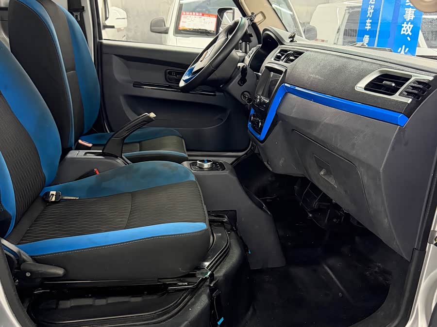 Xinyuan T5L EV 2024 City Edition 3.8m Cargo Truck Standard 55.7kWh - zdjęcie 4