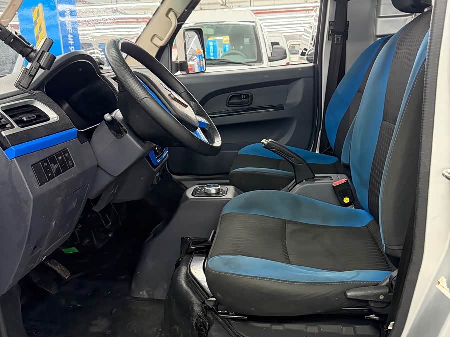 Xinyuan T5L EV 2024 City Edition 3.8m Cargo Truck Standard 55.7kWh - zdjęcie 5