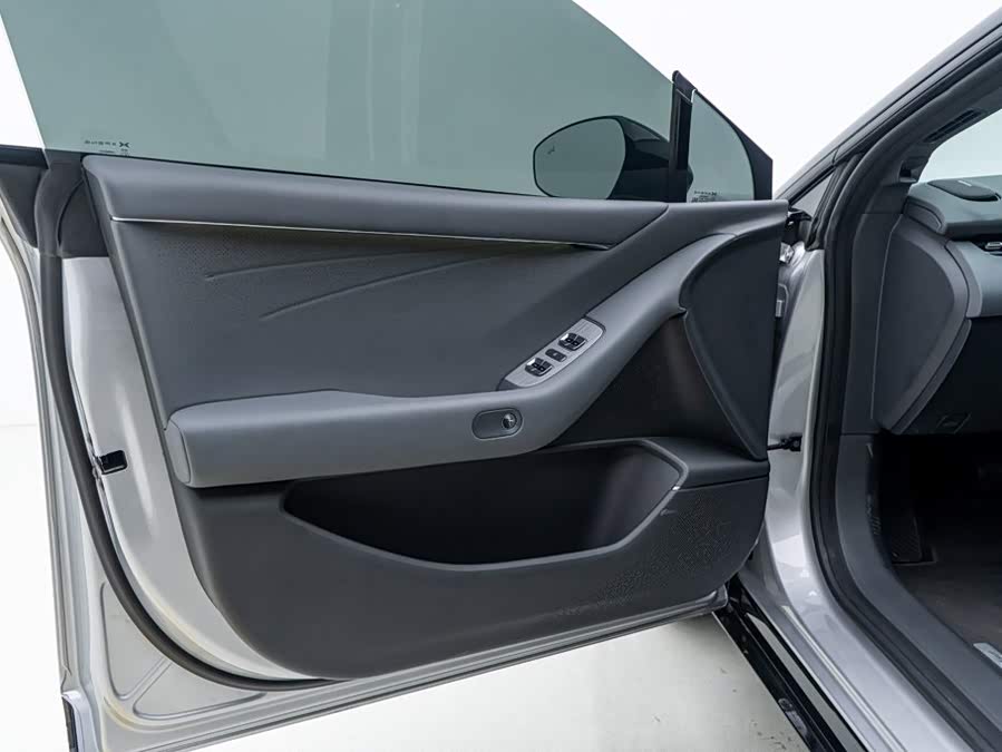 Xpeng P7+ 2026 Range Extender 1550 Max Flagship Edition - zdjęcie 13