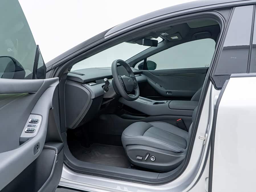 Xpeng P7+ 2026 Range Extender 1550 Max Flagship Edition - zdjęcie 14