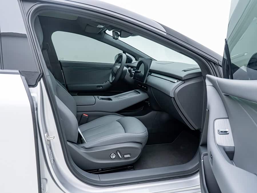 Xpeng P7+ 2026 Range Extender 1550 Max Flagship Edition - zdjęcie 15