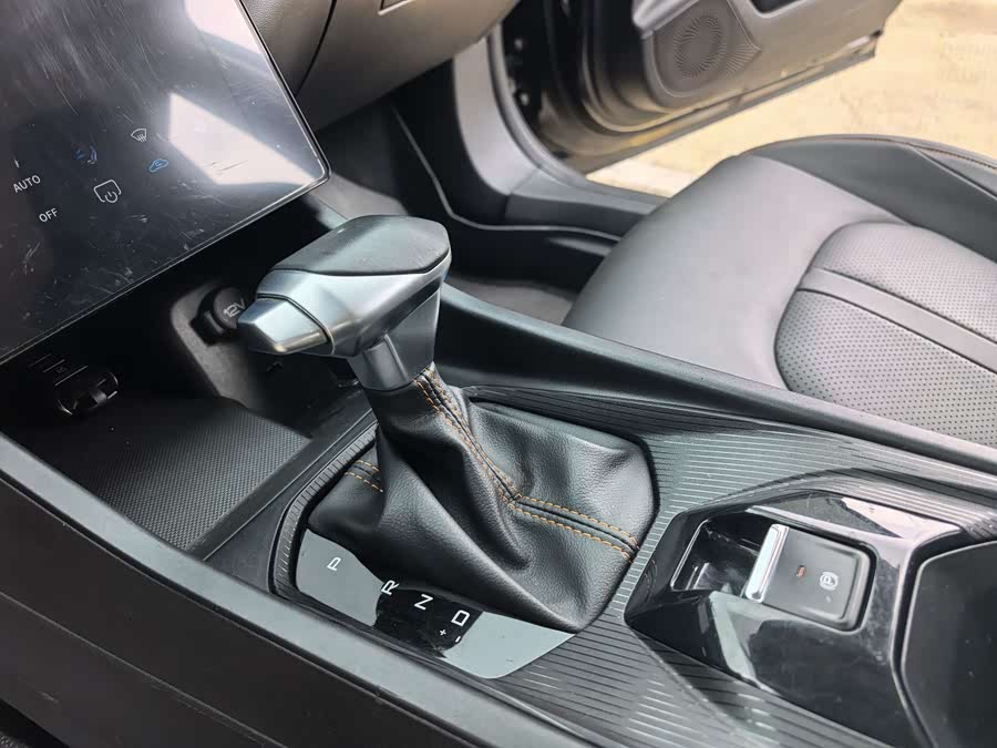 Yixuan 2024 1.5L Auto Sport - zdjęcie 17