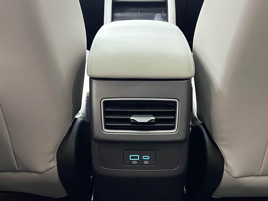 Yuan UP 2025 Smart Driving 401KM Beyond - zdjęcie 8