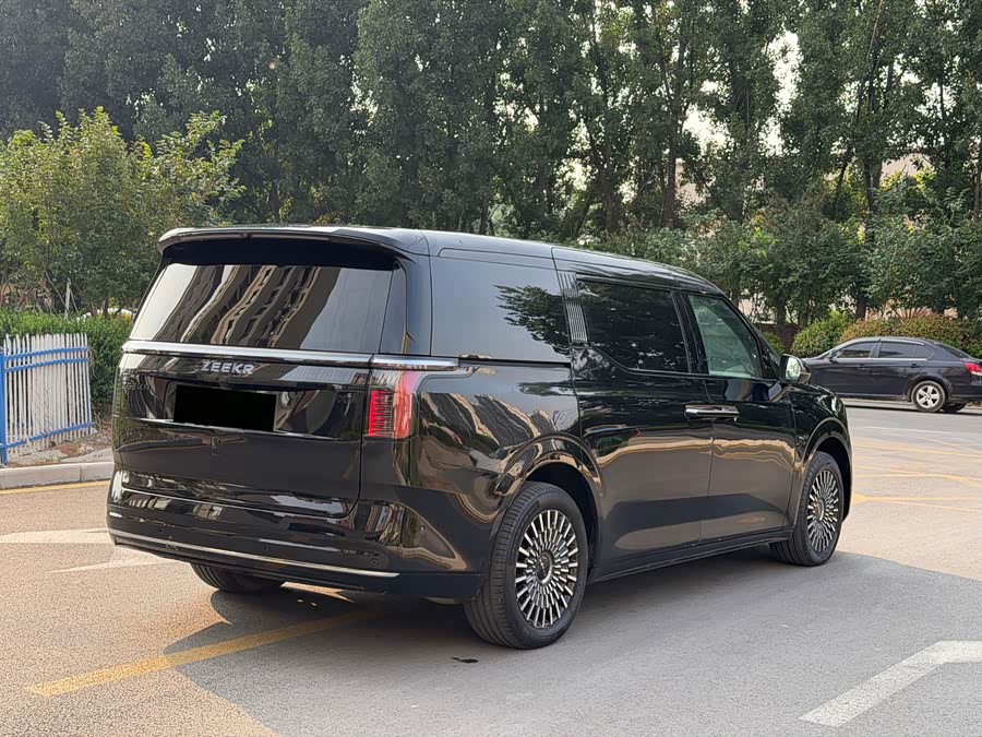 Zeekr 009 2024 6-Seater Executive 4WD 108kWh - zdjęcie 4