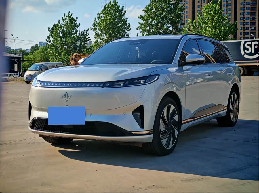 eπ008 2024 636Max EV 6-seater