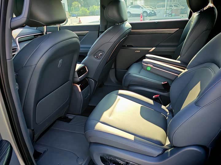 eπ008 2024 636Max EV 6-seater - zdjęcie 14