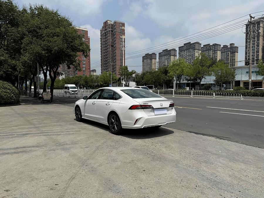 2026 1.5T Elegant - zdjęcie 3