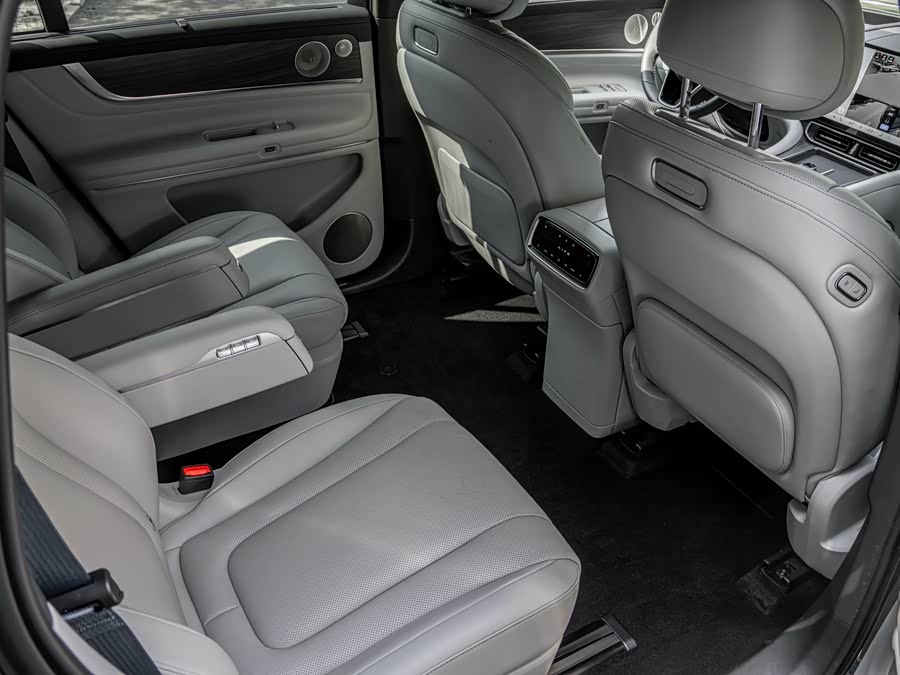 AITO M9 2024 Range Extender Max Version 42kWh 6-Seater - zdjęcie 9