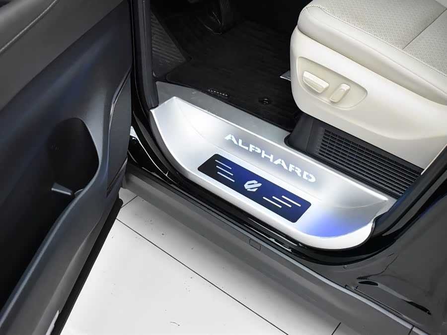Alphard 2024 Dual Engine 2.5L Premium Edition - zdjęcie 20