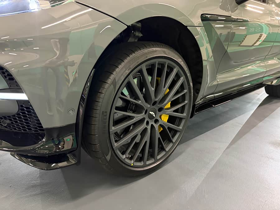 Aston Martin DBX 2025 4.0T V8 707 - zdjęcie 5
