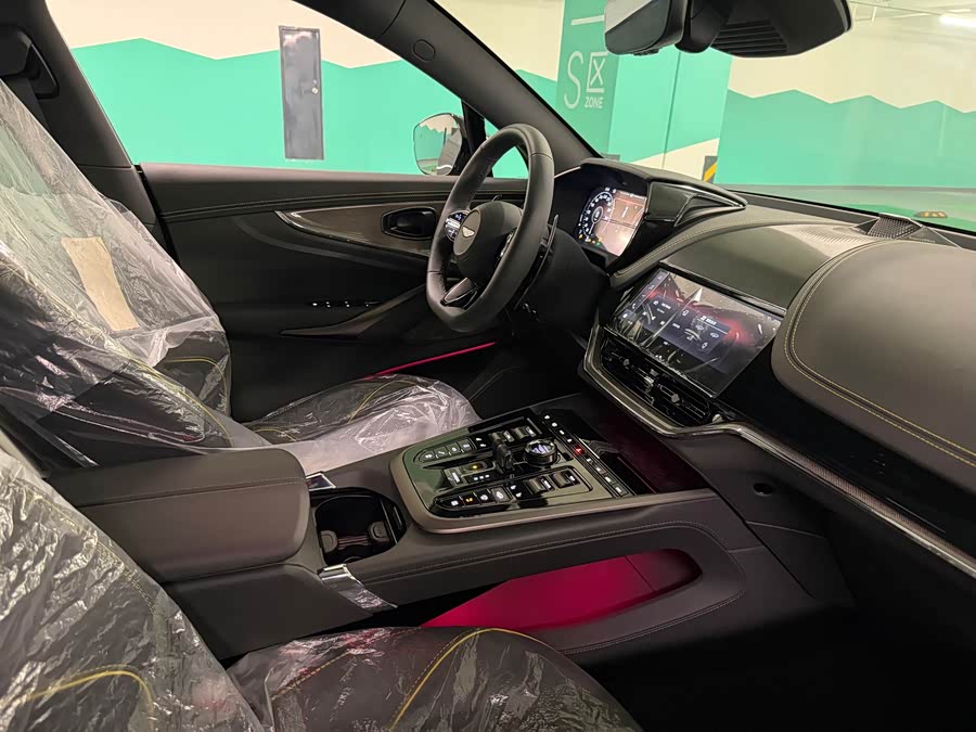 Aston Martin DBX 2025 4.0T V8 707 - zdjęcie 9