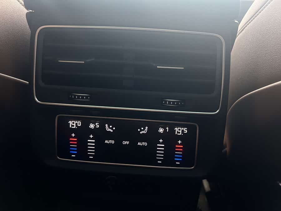 Audi Q7 2023 55 TFSI quattro S line Sport - zdjęcie 19