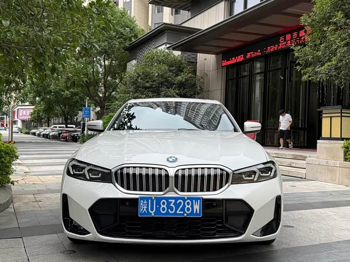 BMW 3 Series 2023 320Li M Sport - zdjęcie 11