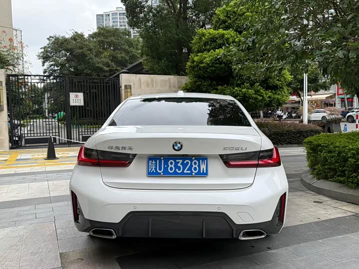 BMW 3 Series 2023 320Li M Sport - zdjęcie 14