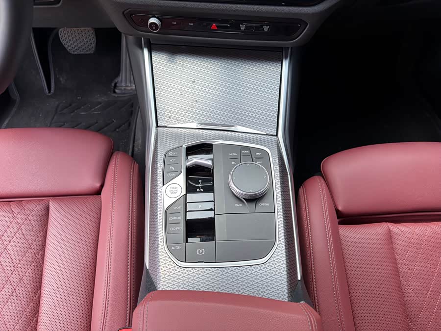 BMW 3 Series 2024 325Li M Sport - zdjęcie 11