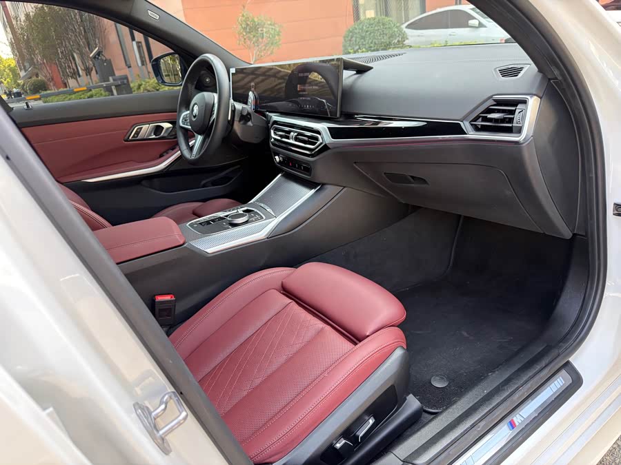 BMW 3 Series 2024 325Li M Sport - zdjęcie 15