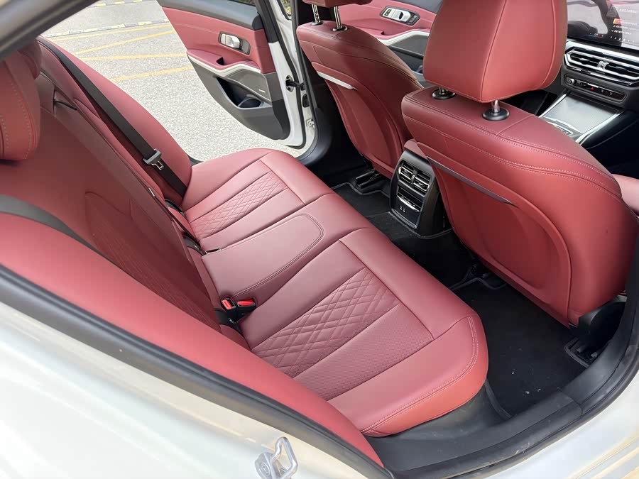 BMW 3 Series 2024 325Li M Sport - zdjęcie 17