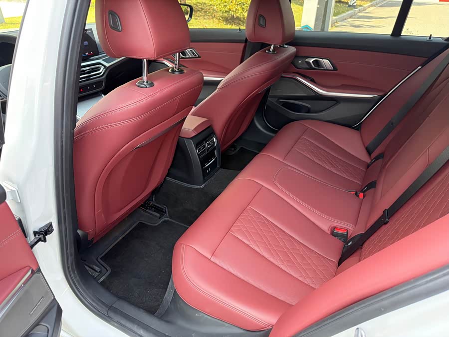 BMW 3 Series 2024 325Li M Sport - zdjęcie 18